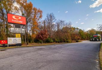Econo Lodge Inn & Suites Cayce I-26 Airport has Smoking rooms