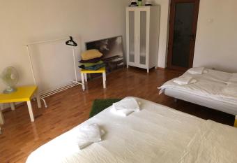 HATS by green apartments has rooms with a private hot tub