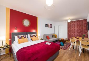 Sleepway Apartments - Orient Dream allows 18 year olds to book a room