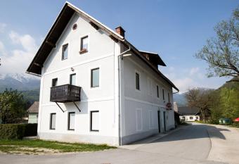 APARTMA KAMNJE has Balcony rooms