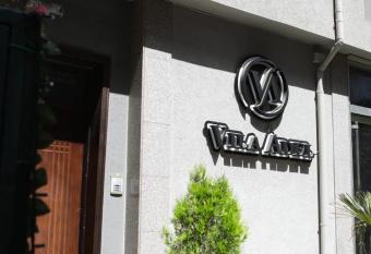 Vila Adel has Balcony rooms