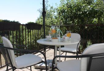 Hidden Green Apartment has Balcony rooms