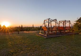 Le Fraser Motel allows 18 year olds to book a room