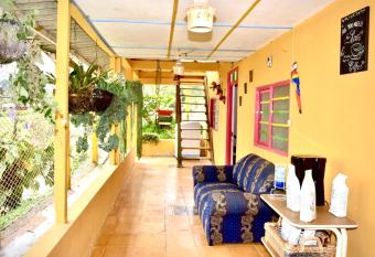 ALOJAMIENTO MI TESORITO allows 18 year olds to book a room