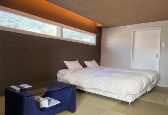 Stay`sOTARU allows 18 year olds to book a room