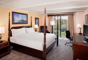 Desmond Hotel Malvern, a DoubleTree by Hilton has Balcony rooms