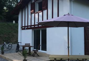 Camp Basque // Maison Erribera // Bidarray has Balcony rooms