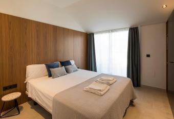 ATICO CASAENMEDIO allows 18 year olds to book a room