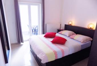 La Lodelinsartoise - Meubl   de vacances 3 cl  s allows 18 year olds to book a room