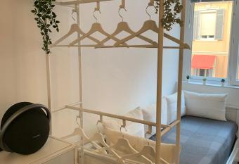 STUDIO 45 CROISETTE CANNES has rooms with a private hot tub