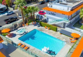 The Twist Palm Springs has Balcony rooms