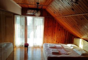 David & Dali House has Smoking/Balcony rooms