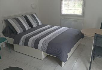 Studio Vacances has Balcony rooms