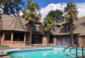 Jason House allows 18 year olds to book a room