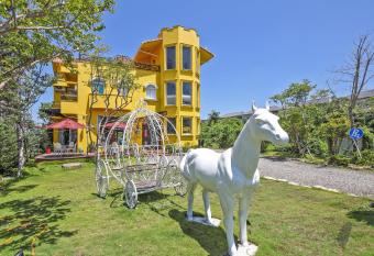 SHANTI B&B has Balcony rooms