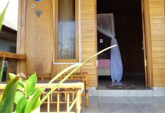 Friend House SURF & STAY has Balcony rooms