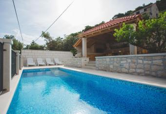 Apartmani Bauk has Balcony rooms