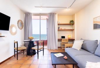 Amazing Beachfront Property CASA CORINA I has Balcony rooms