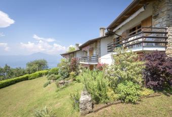 Bella Vista 2 has Balcony rooms