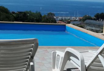 Villa Del Mare Ligure Elvezia allows 18 year olds to book a room