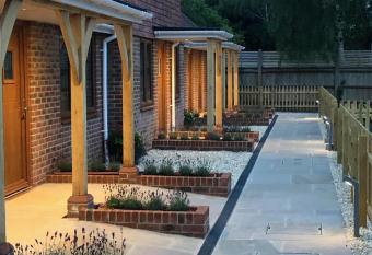 Hamilton Arms Suites allows 18 year olds to book a room