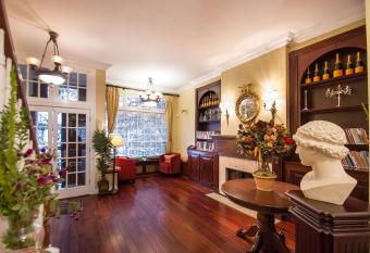 TOWNHOUSE 222 has Balcony rooms