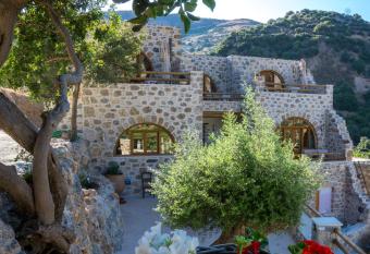 To Spiti mas has Balcony rooms