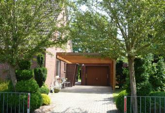 Ferienhaus Vo   allows 18 year olds to book a room