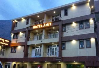 SPOT ON Hotel Amit allows 18 year olds to book a room