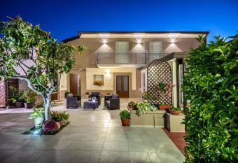 B&B LATORRACA has Balcony rooms