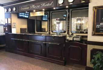 The Avenue Plaza has Balcony rooms