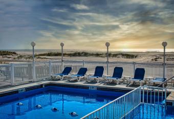 Acacia Beachfront Resort has Balcony rooms