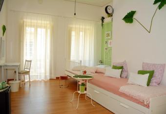 Mia s Rooms has Balcony rooms