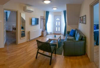 Airport Apartman has Balcony rooms