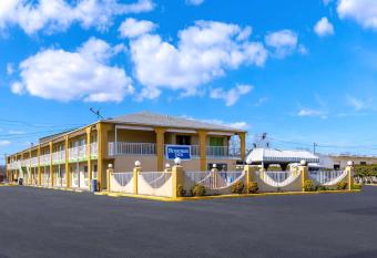 Econo Lodge Waco North I-35 has Smoking rooms