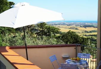 L Orizzonte di Nocchi Manrico has Balcony rooms