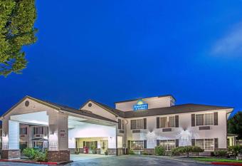Days Inn & Suites by Wyndham Gresham allows 18 year olds to book a room