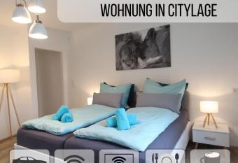 Moderne, helle 1 Zimmer-Wohnung in Citylage allows 18 year olds to book a room