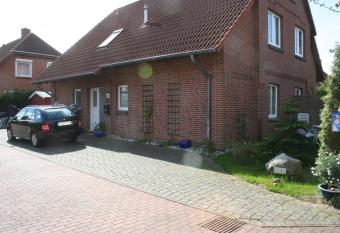 Studio-Apartment mit kleinem Gartenanteil allows 18 year olds to book a room