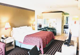 Days Inn by Wyndham Decatur Priceville I-65 Exit 334 has Smoking rooms