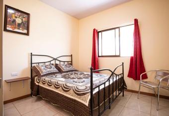 Flor de Katty Hostel Airport allows 18 year olds to book a room