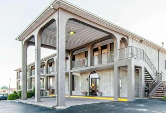 Quality Inn allows 18 year olds to book a room