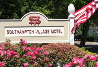 Southampton Village Motel has Balcony rooms