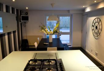 Beachside House has Balcony rooms