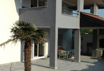 Ku  a za odmor BACHUS has Balcony rooms