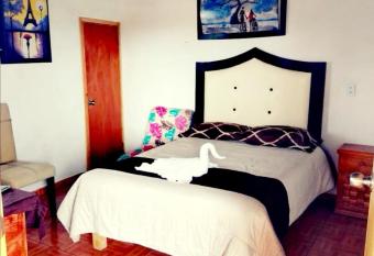 Caba  as tipo habitaci  n  allows 18 year olds to book a room