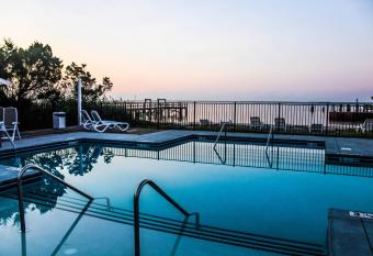 River Hotel of Southport has Balcony rooms