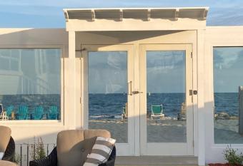 By The Sea Guests Bed & Breakfast and Suites allows 18 year olds to book a room