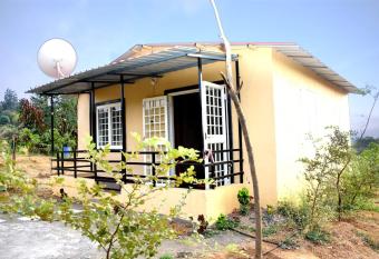 BimalFarm at Koroli Hills has rooms with a private hot tub