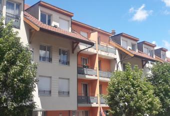 Les lauzi  res allows 18 year olds to book a room